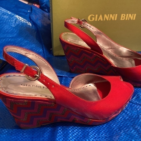 👠 Red Sexy Wedges take me dancing w/gold,red & purple chevron heels Sz 9… - Picture 3 of 10